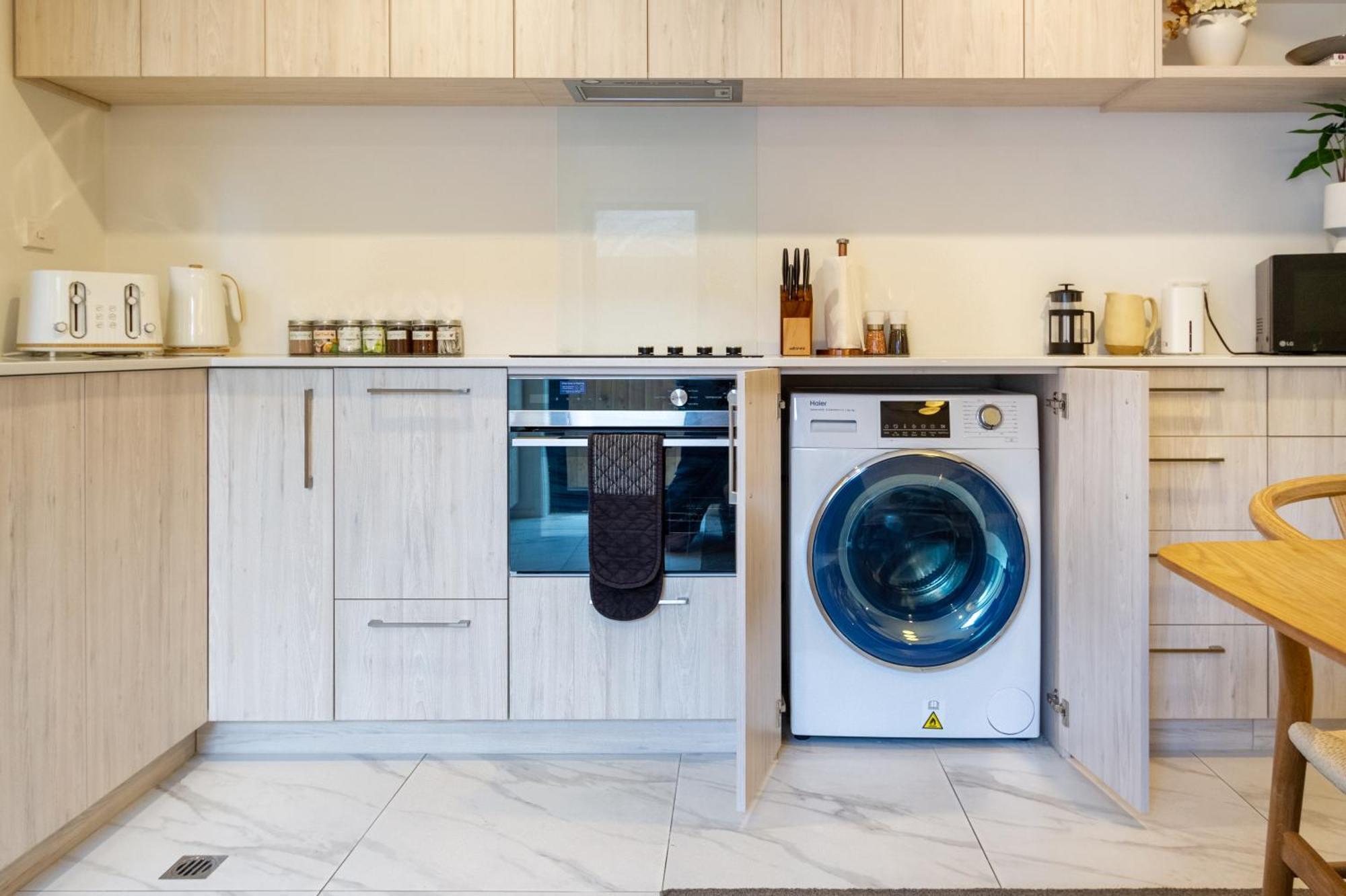 Stylish Central City Townhouse Next To Little High クライストチャーチ エクステリア 写真