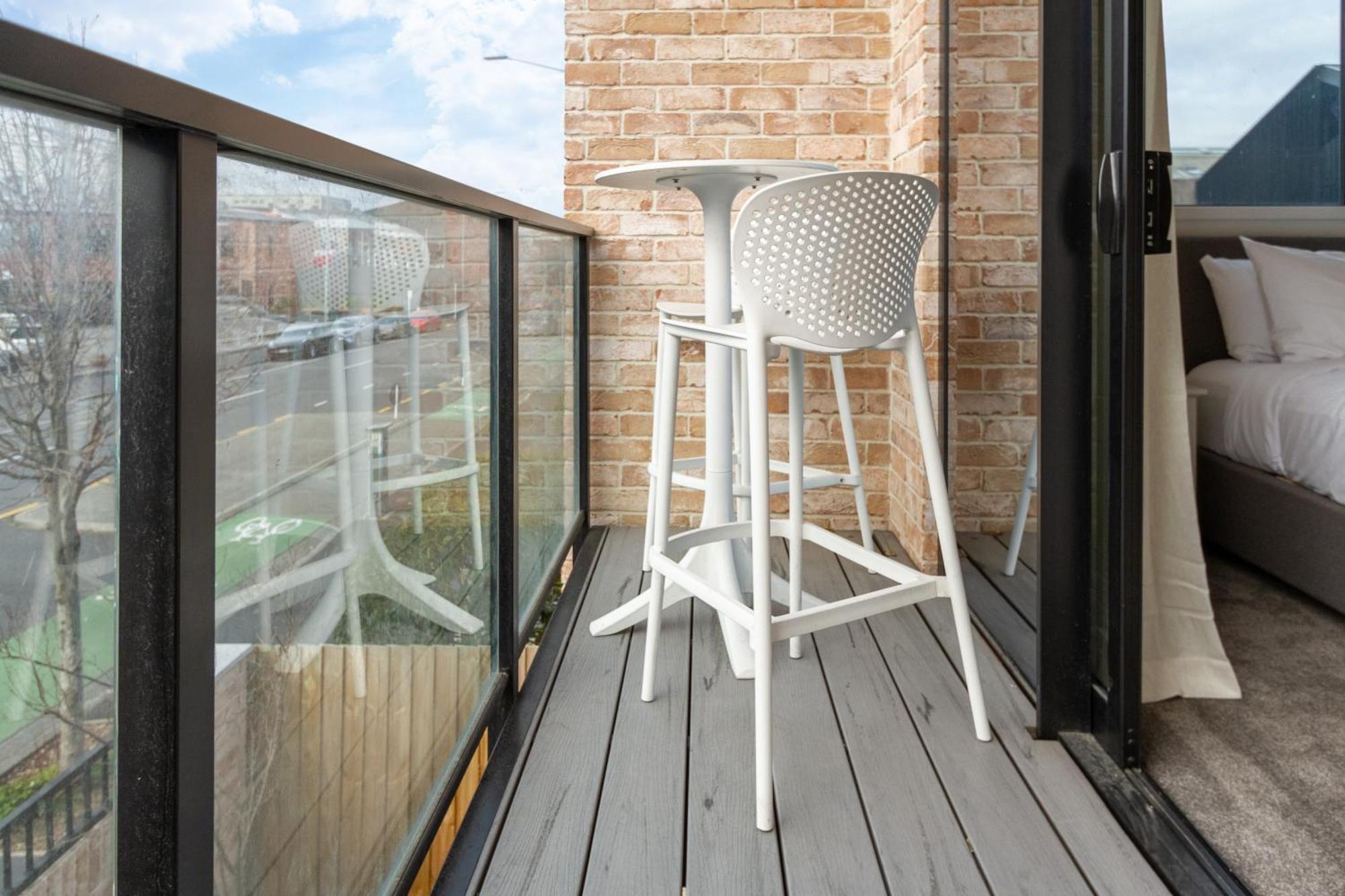 Stylish Central City Townhouse Next To Little High クライストチャーチ エクステリア 写真