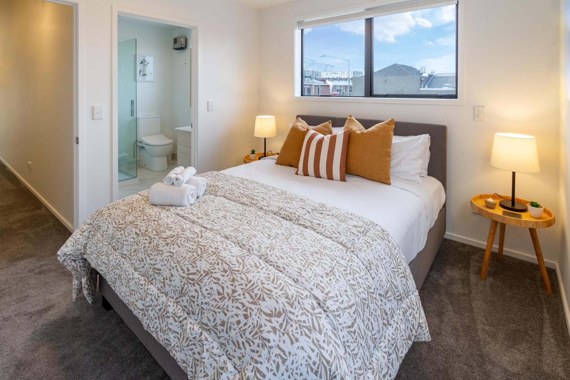 Stylish Central City Townhouse Next To Little High クライストチャーチ エクステリア 写真