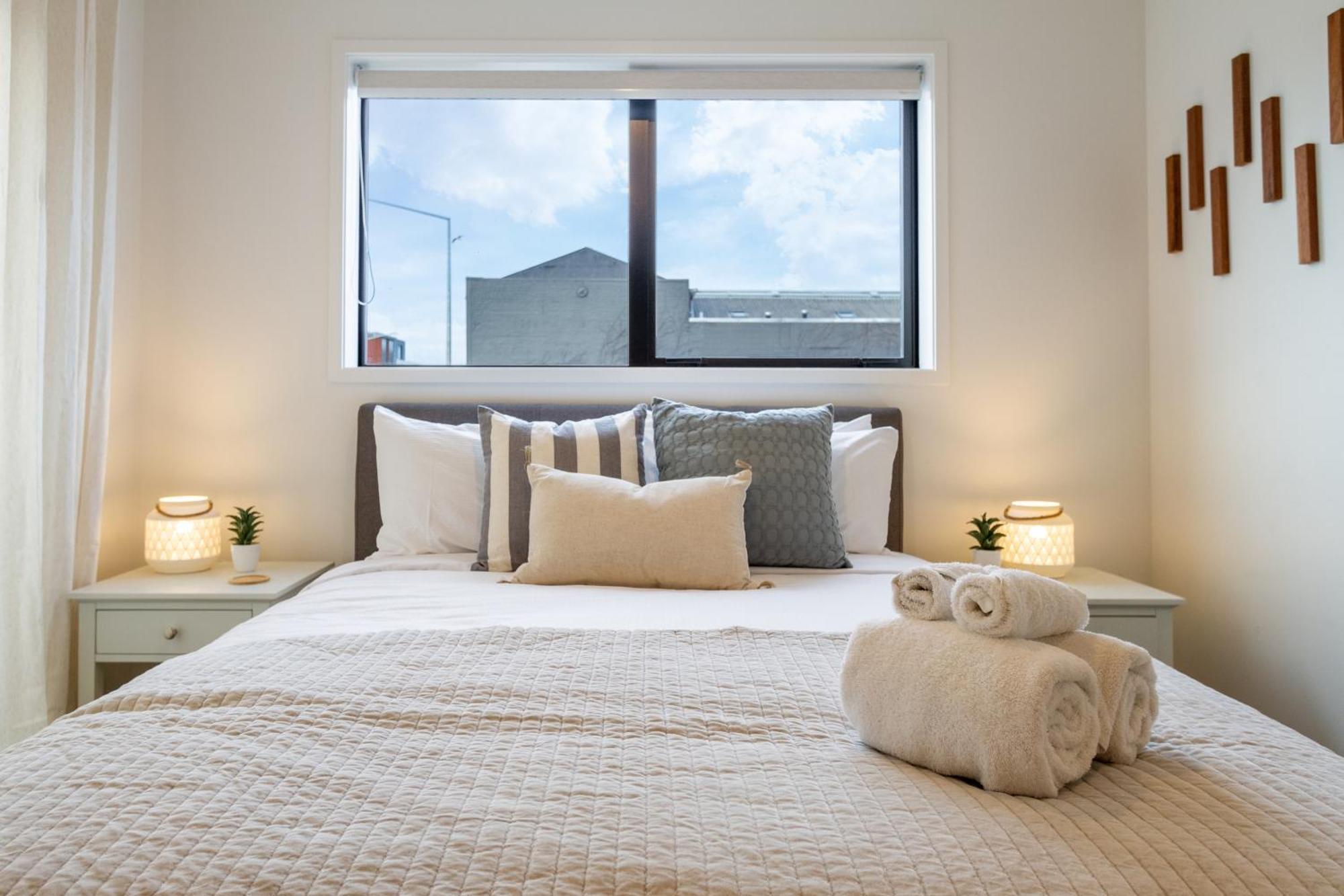 Stylish Central City Townhouse Next To Little High クライストチャーチ エクステリア 写真