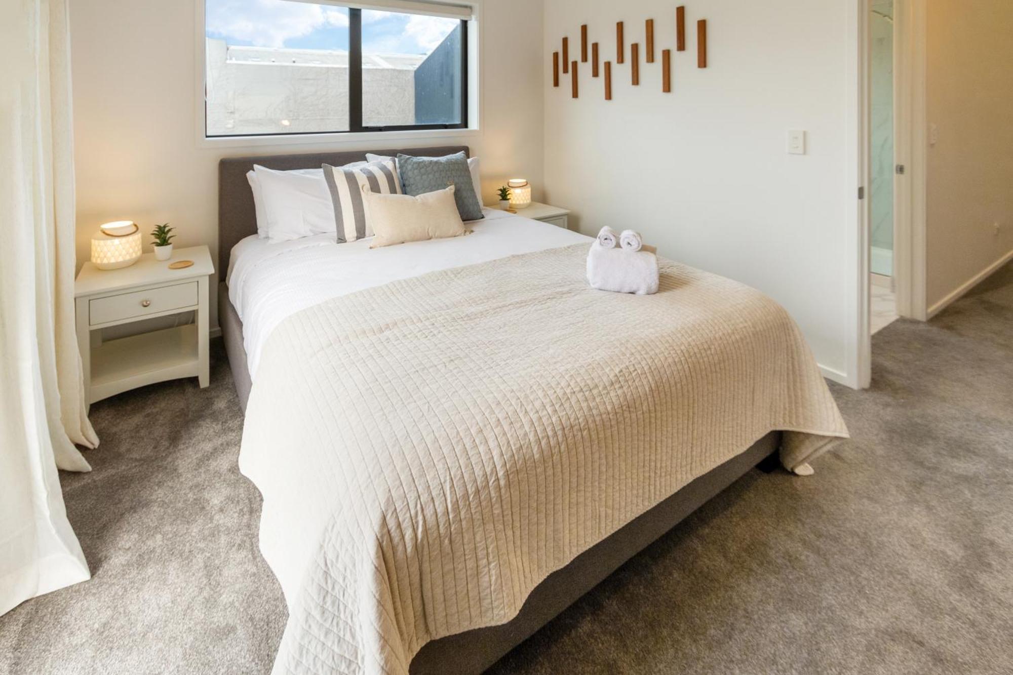 Stylish Central City Townhouse Next To Little High クライストチャーチ エクステリア 写真