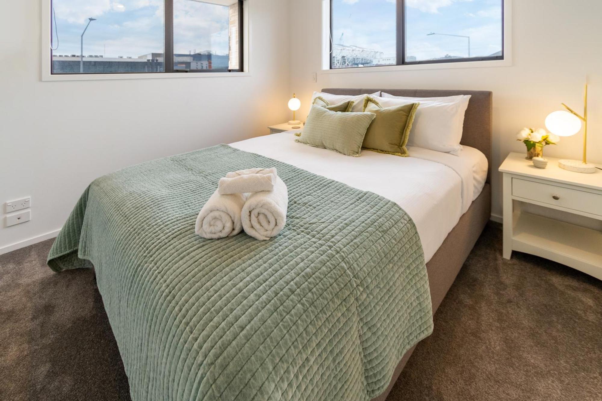 Stylish Central City Townhouse Next To Little High クライストチャーチ エクステリア 写真