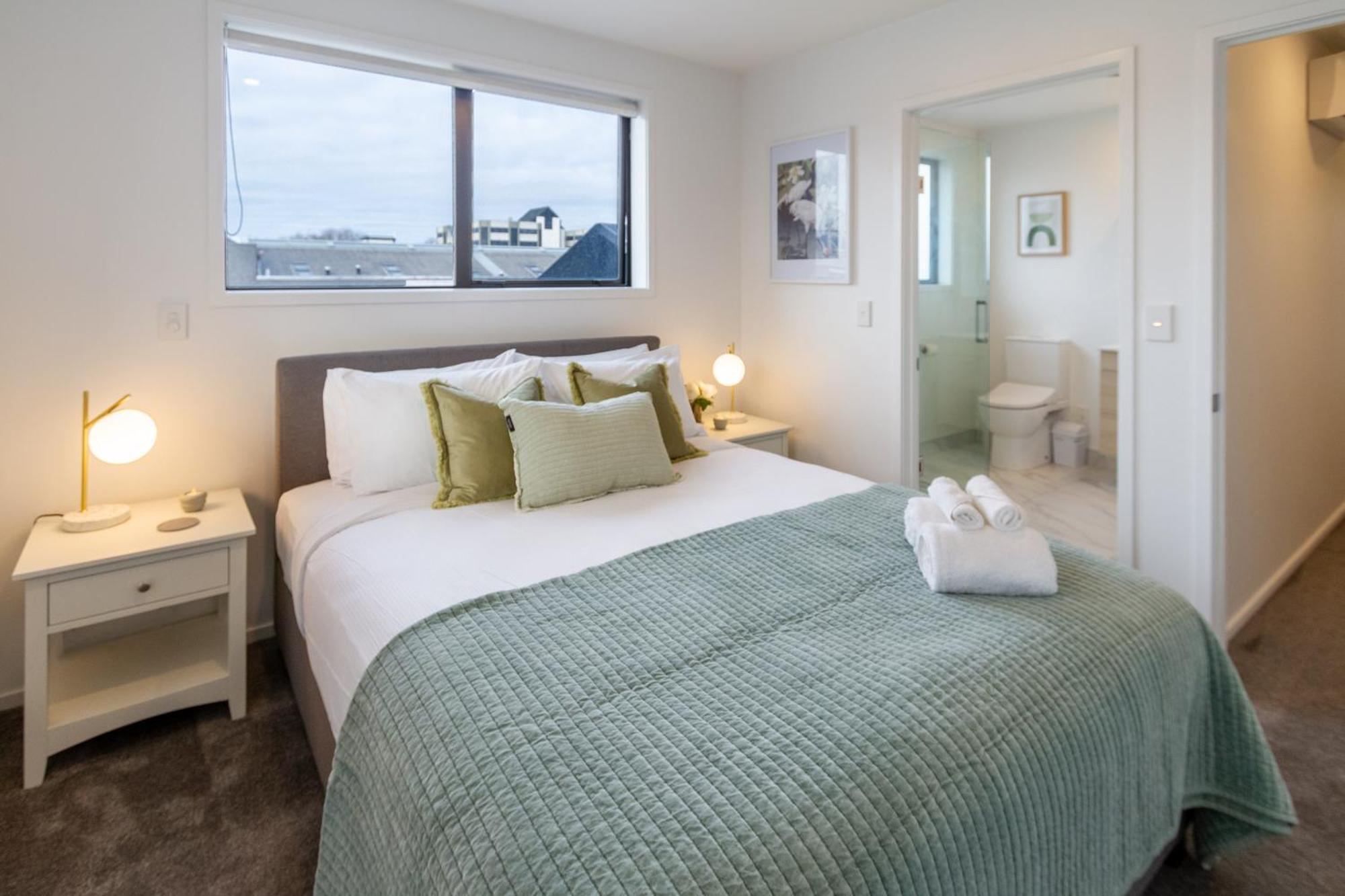 Stylish Central City Townhouse Next To Little High クライストチャーチ エクステリア 写真