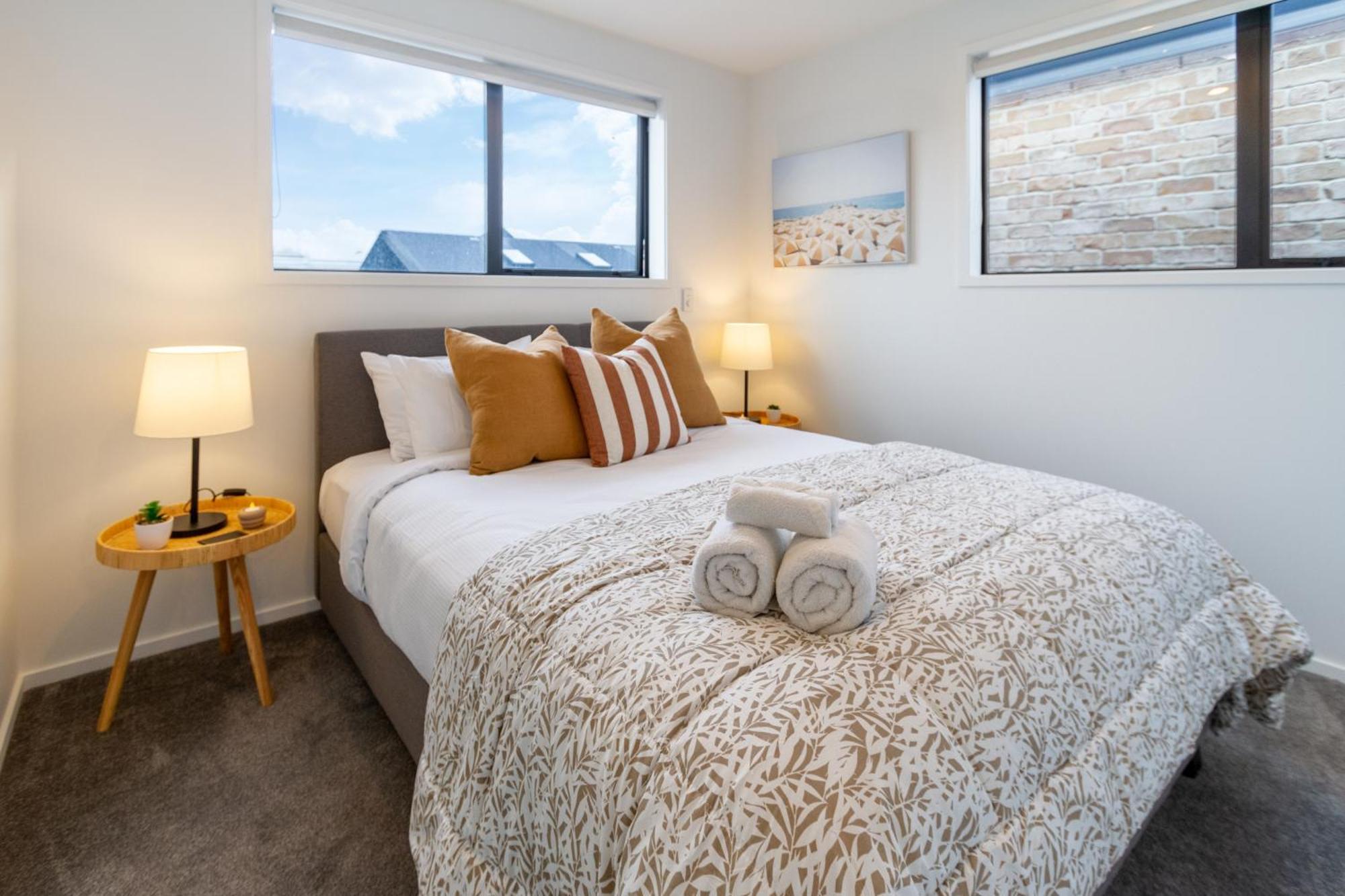 Stylish Central City Townhouse Next To Little High クライストチャーチ エクステリア 写真