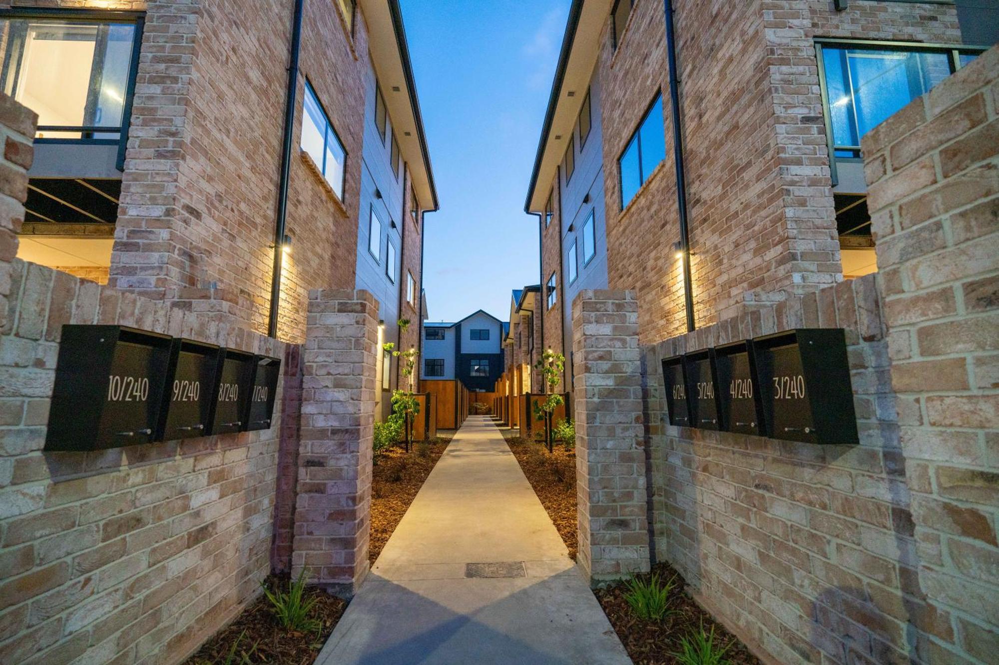 Stylish Central City Townhouse Next To Little High クライストチャーチ エクステリア 写真